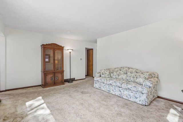 4554 S 48th STREET, Greenfield, WI 53220