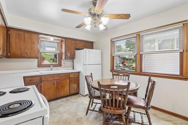 4554 S 48th STREET, Greenfield, WI 53220