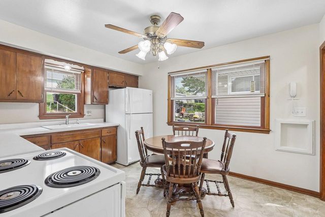 4554 S 48th STREET, Greenfield, WI 53220