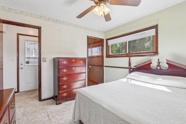 4554 S 48th STREET, Greenfield, WI 53220