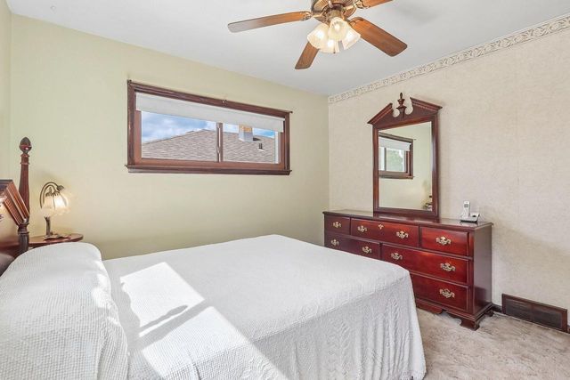 4554 S 48th STREET, Greenfield, WI 53220