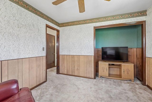 4554 S 48th STREET, Greenfield, WI 53220
