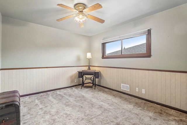 4554 S 48th STREET, Greenfield, WI 53220
