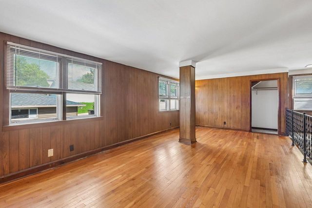 4554 S 48th STREET, Greenfield, WI 53220