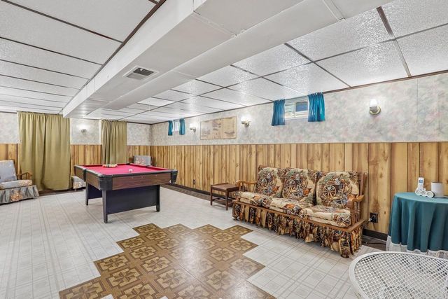 4554 S 48th STREET, Greenfield, WI 53220