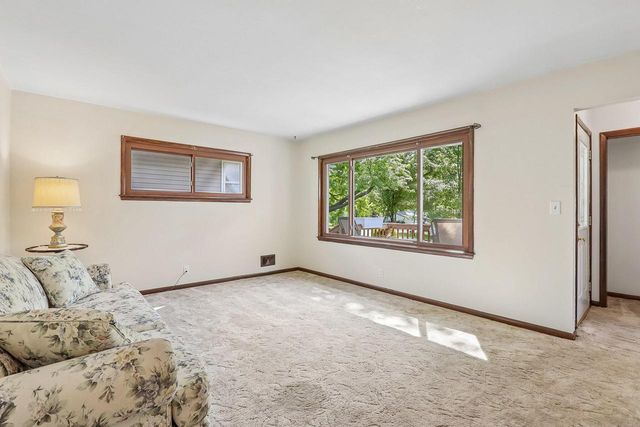 4554 S 48th STREET, Greenfield, WI 53220