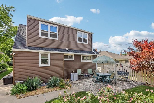 4554 S 48th STREET, Greenfield, WI 53220