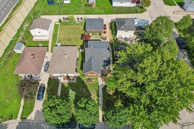 4554 S 48th STREET, Greenfield, WI 53220