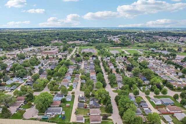 4554 S 48th STREET, Greenfield, WI 53220