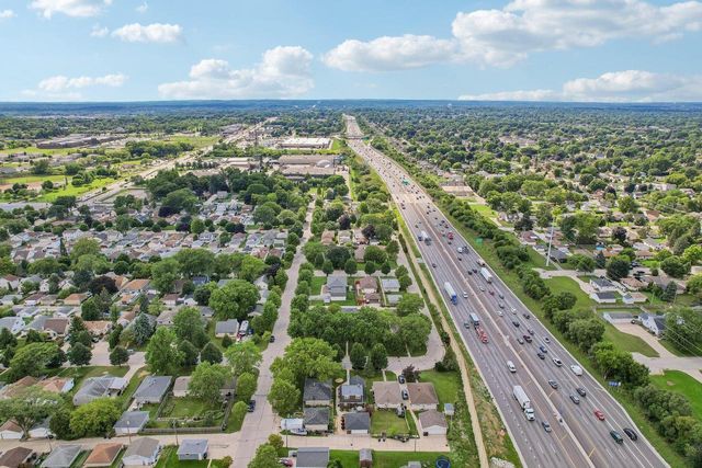 4554 S 48th STREET, Greenfield, WI 53220