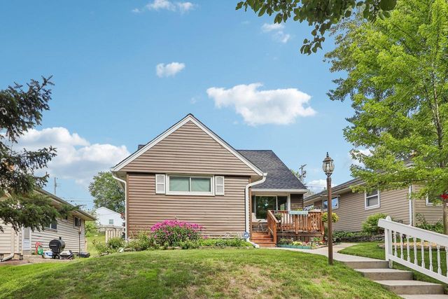 4554 S 48th STREET, Greenfield, WI 53220