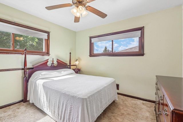 4554 S 48th STREET, Greenfield, WI 53220