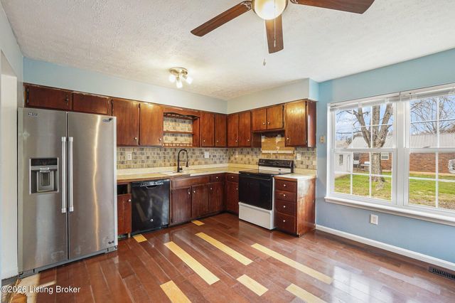 242 Kimberly Dr, Mt Washington, KY 40047