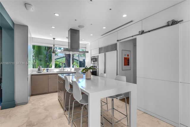 140 Hampton Ln, Key Biscayne, FL 33149