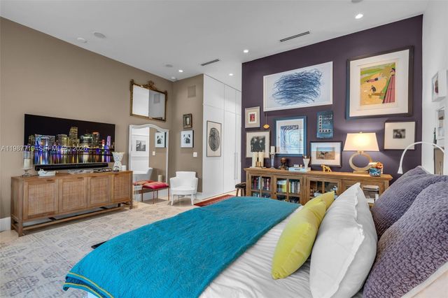 140 Hampton Ln, Key Biscayne, FL 33149