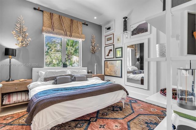 140 Hampton Ln, Key Biscayne, FL 33149