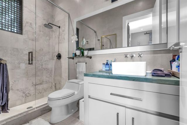 140 Hampton Ln, Key Biscayne, FL 33149