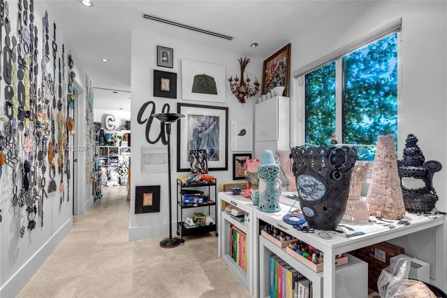 140 Hampton Ln, Key Biscayne, FL 33149