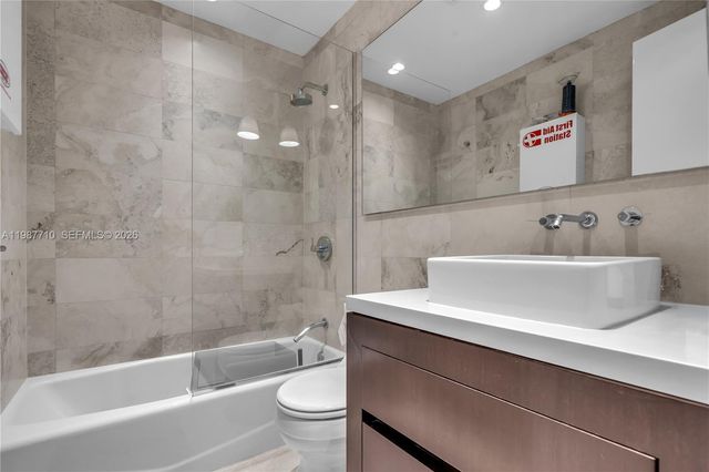 140 Hampton Ln, Key Biscayne, FL 33149