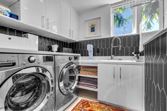 140 Hampton Ln, Key Biscayne, FL 33149