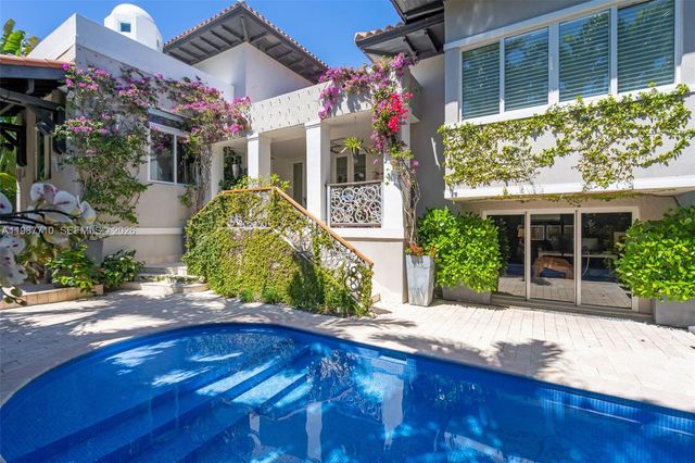 140 Hampton Ln, Key Biscayne, FL 33149