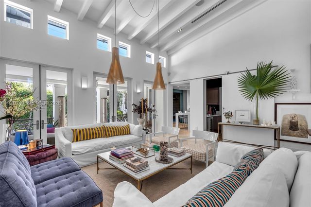 140 Hampton Ln, Key Biscayne, FL 33149