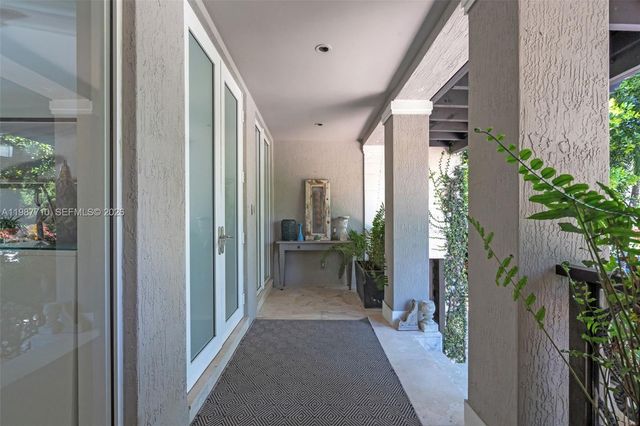 140 Hampton Ln, Key Biscayne, FL 33149