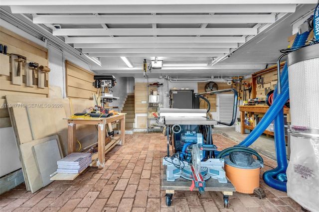 140 Hampton Ln, Key Biscayne, FL 33149