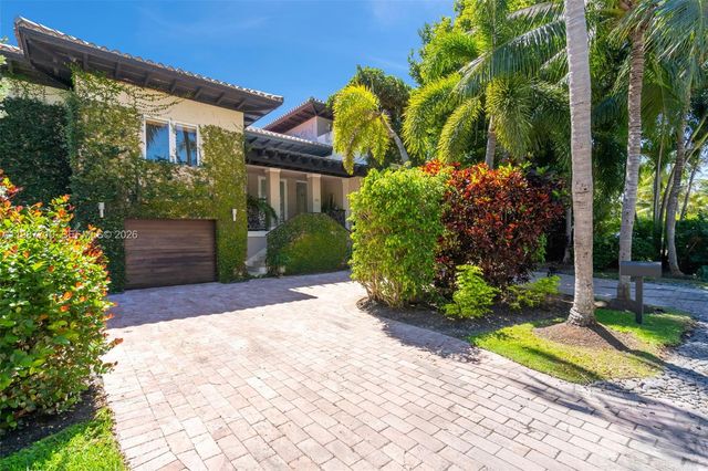 140 Hampton Ln, Key Biscayne, FL 33149