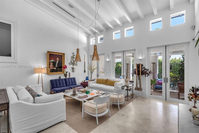 140 Hampton Ln, Key Biscayne, FL 33149