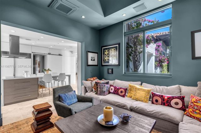 140 Hampton Ln, Key Biscayne, FL 33149