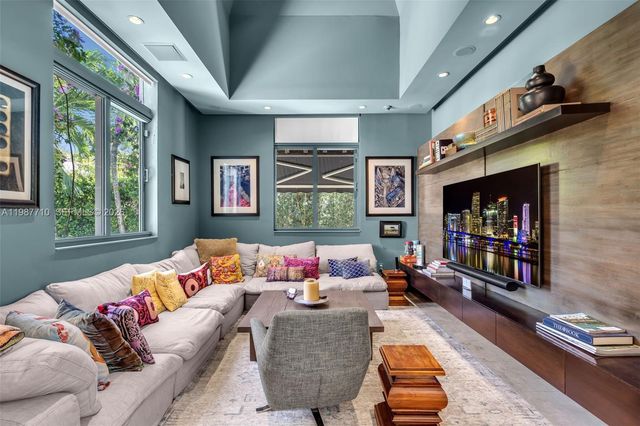 140 Hampton Ln, Key Biscayne, FL 33149