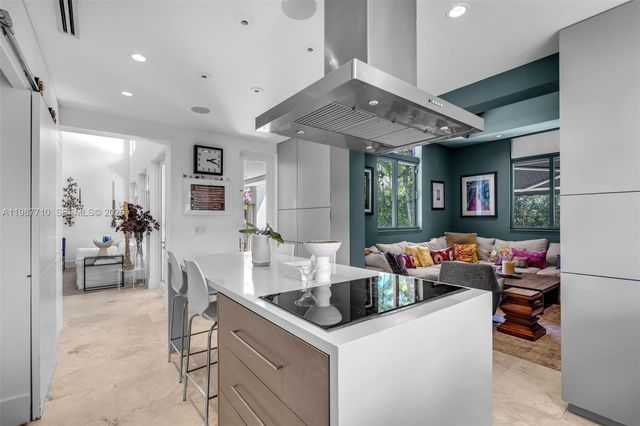 140 Hampton Ln, Key Biscayne, FL 33149