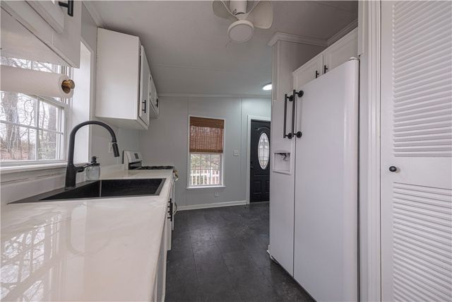 111 Leopard Rd, Connoquenessing Twp, PA 16033