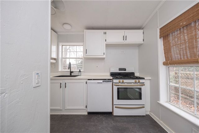 111 Leopard Rd, Connoquenessing Twp, PA 16033