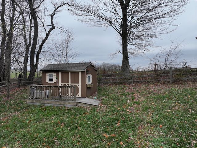 111 Leopard Rd, Connoquenessing Twp, PA 16033