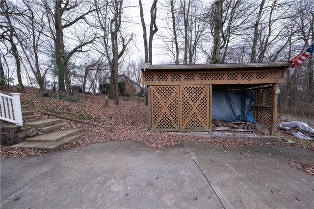 111 Leopard Rd, Connoquenessing Twp, PA 16033