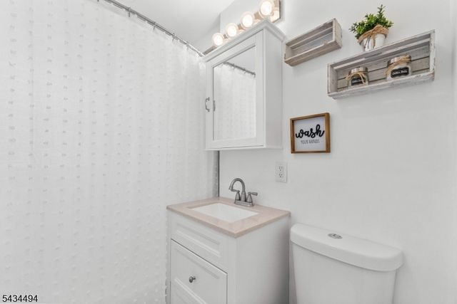 19 Boonton St, Dover Town, NJ 07801