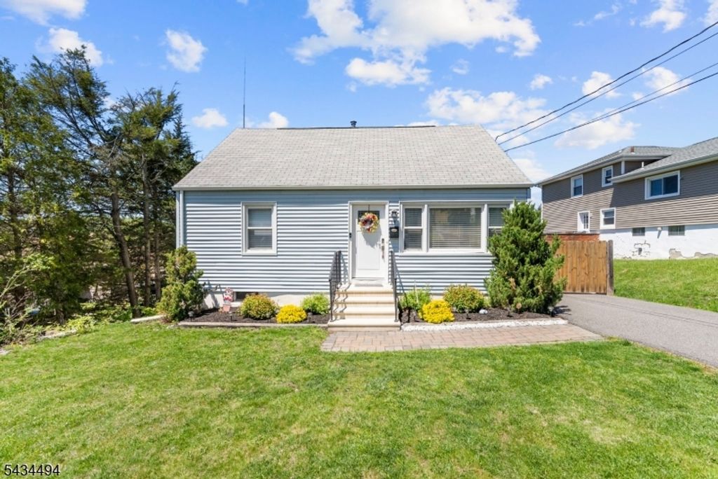 19 Boonton St, Dover Town, NJ 07801