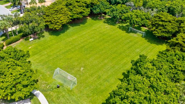 7630 Topiary Avenue, Boynton Beach, FL 33437