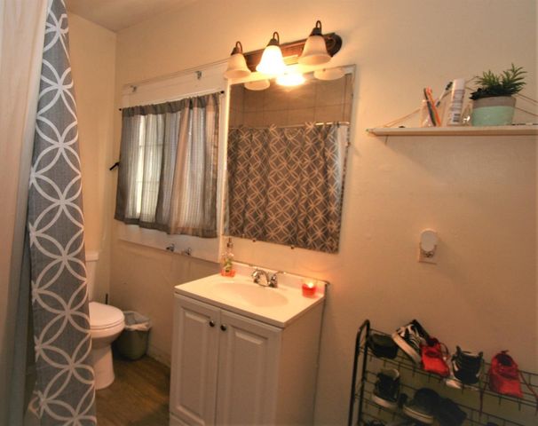 3528 E Lowe Avenue, Fresno, CA 93702