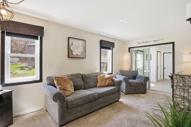 299 Clarke Road Ext, Sturbridge, MA 01518
