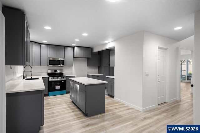 1196 Coventry Ct NW, Salem, OR 97304