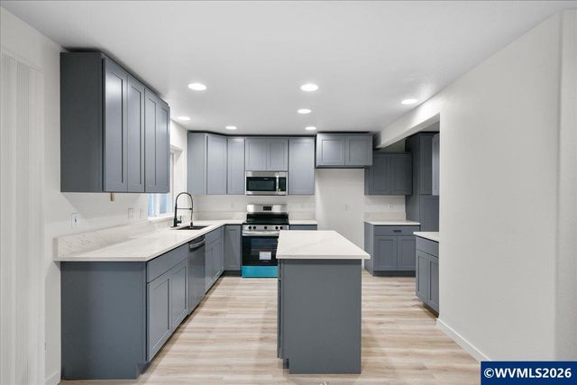 1196 Coventry Ct NW, Salem, OR 97304