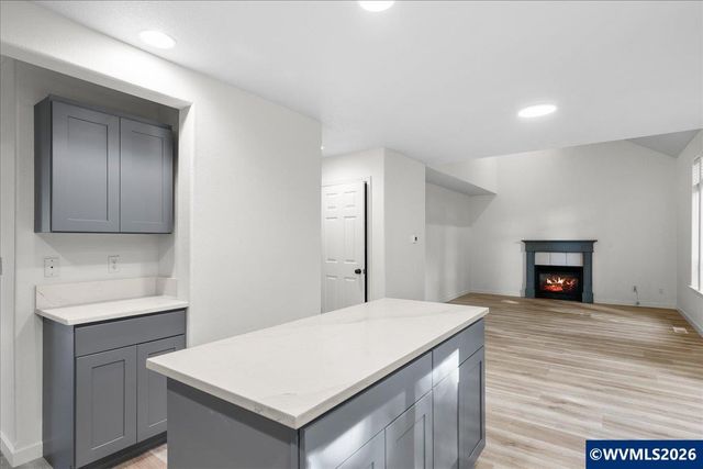 1196 Coventry Ct NW, Salem, OR 97304