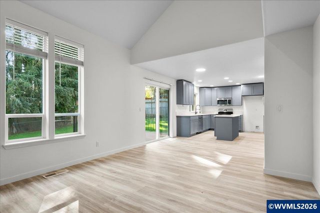 1196 Coventry Ct NW, Salem, OR 97304