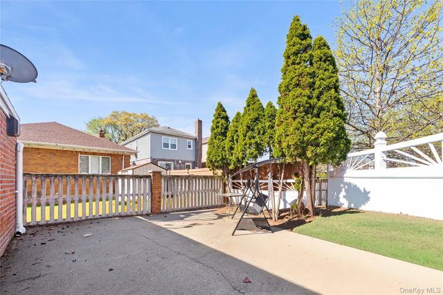 2535 Bayside Lane, Flushing, NY 11358