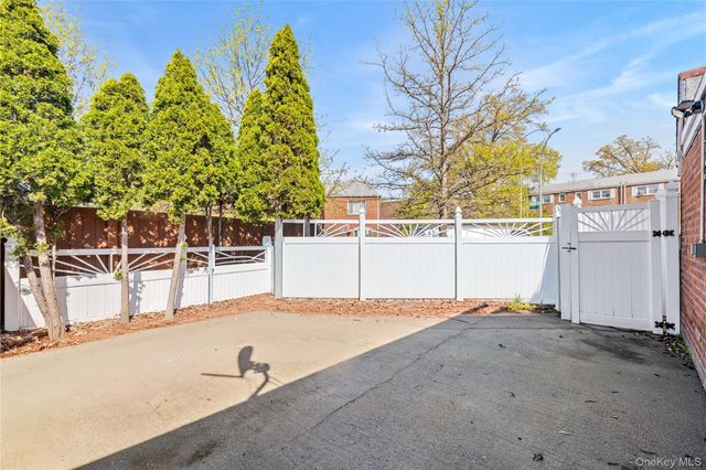 2535 Bayside Lane, Flushing, NY 11358