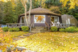 1205 E South Shore Drive, Frankfort, MI 49635