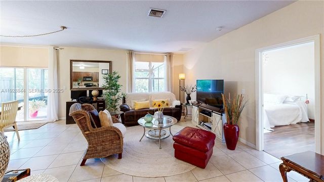 3090 SE 7th Ct, Homestead, FL 33033